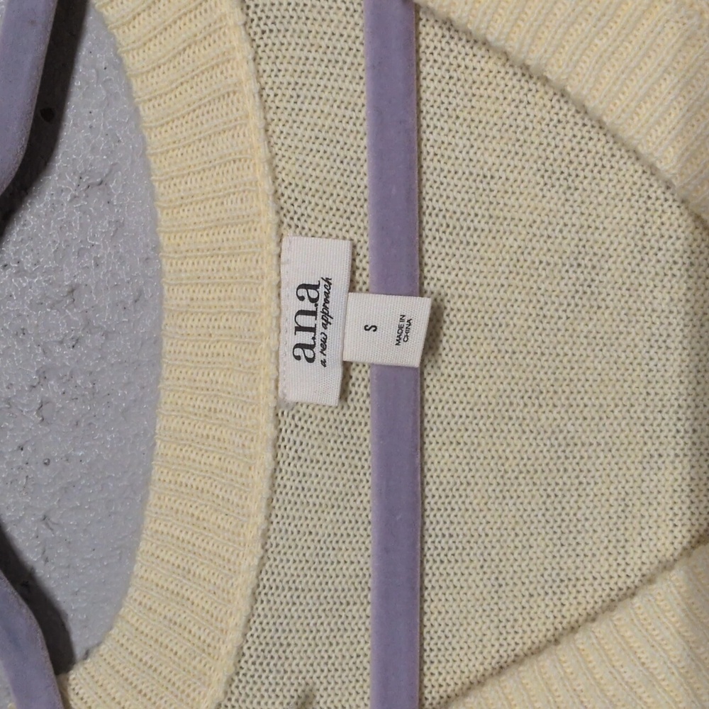 a.n.a Women's Butter Yellow V-Neck Sweater Loose Fit Size Small NWOT, Soft Girl - Picture 2 of 5